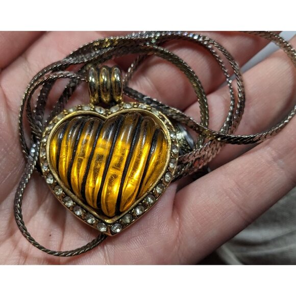 Vintage Coquette Honey Lucite Heart Pendant Necklace - Picture 10 of 12